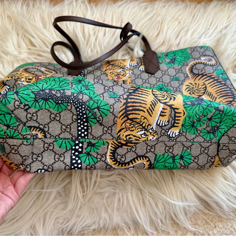 Gucci Bengal Tiger GG Supreme Tote Bag - Picture 8 of 14